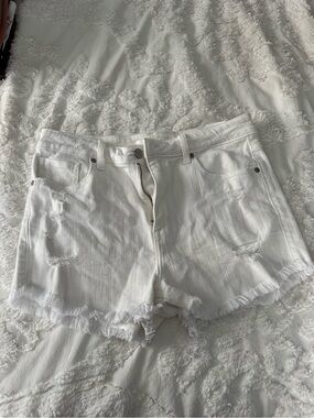 eunina White High-Waist Distressed Denim Shorts
